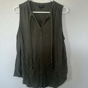 Torrid Size 0X Army Green Women's  Top Button Tie Closure Sleeveless Rayon‎